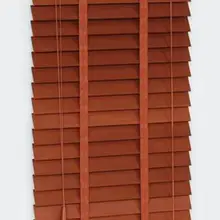 Липа пользовательские деревянные оконные жалюзи со стальной высокой Hedrail 50 мм планки