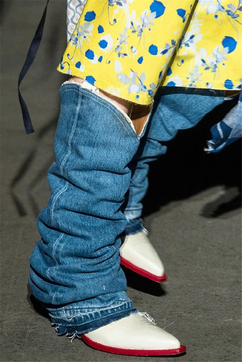Новинка; синие джинсовые ботинки; удобные женские вечерние ботинки с острым носком, украшенные вышивкой, на низком квадратном каблуке; Bottes; уникальный дизайн; модные женские ботинки