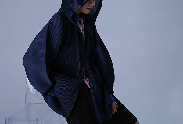Miyake/дизайнерская плиссированная куртка с капюшоном; куртка на молнии;