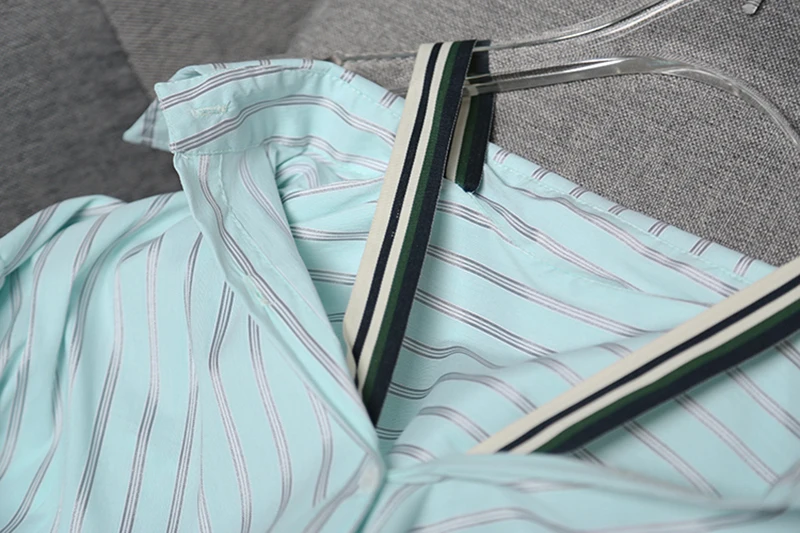 [EAM] Women Green Striped Split Big Size Blouse