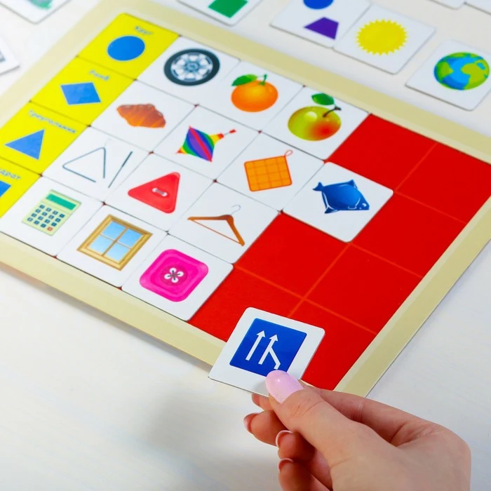 Развивающая игра Умный планшет. Формы |