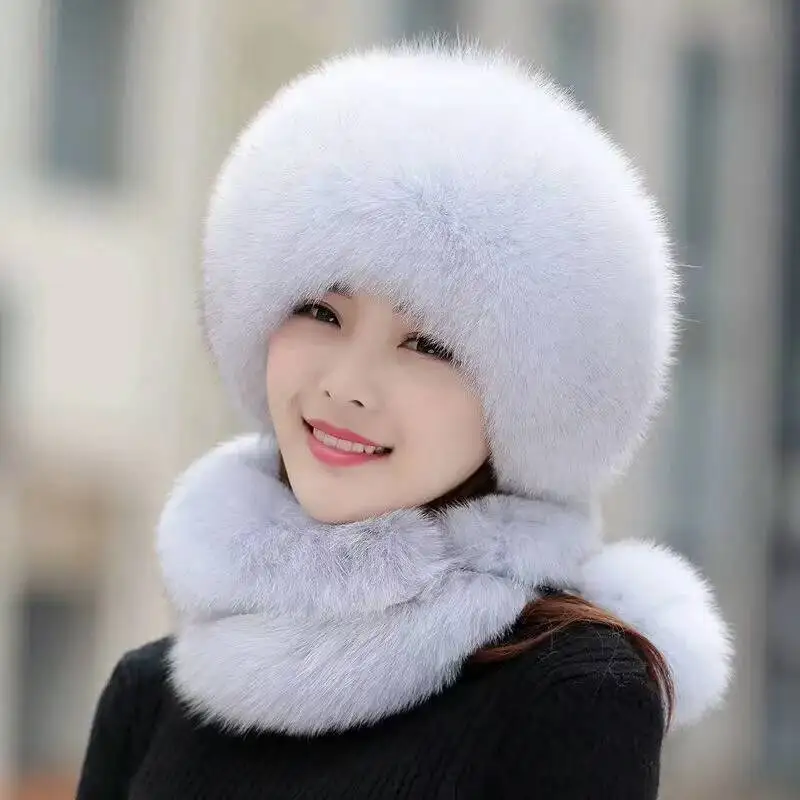 

The extra length of women's winter hat with fox fur wrap around can be used as a scarf and hang on the back cover chain，Faux fur