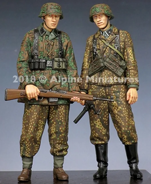 1/35 model kit resin kit  Grenadiers 44-45 Set  (2 Figures) 1