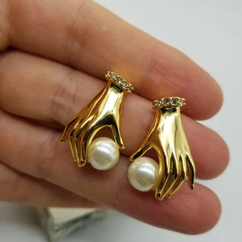 

GHIDBK Delicate Shaped Hand Faux Pearls Rhinestone Stud Earrings Korean Designed Pearl Earring Dainty Earring Jewelry Accessory