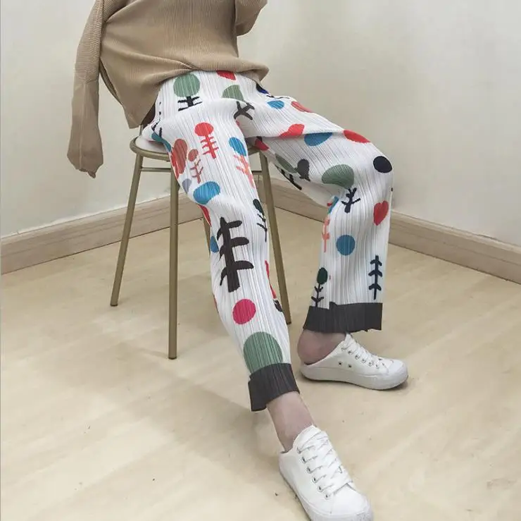 Белые плиссированные прямые брюки женские осенние новые Miyake повседневные свободные с принтом девять брюки