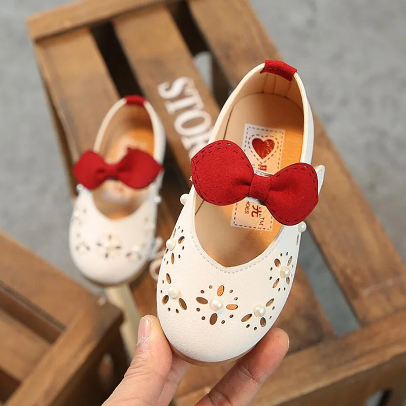 

Toddler Baby Bowtie Leather Girls Princess Shoes Kids Children Korean Pearls Hollow White Dress Shoes Shoe 1 2 3 5 6 7 Years Old