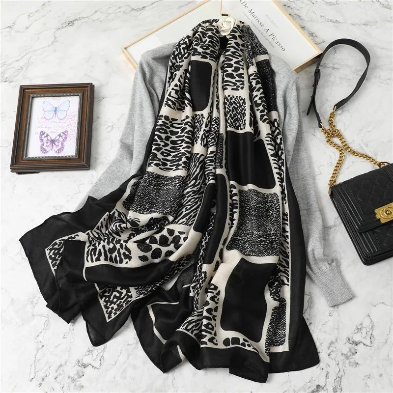 

2020 New Luxury Brand Autumn Winter Fashion Cotton And Linen Designer Scarf Ladies Autumn And Winter Leopard Scarf Wo
