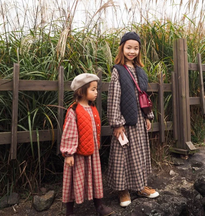 Новинка; сезон осень-зима; хлопковые и льняные платья в Корейском стиле для маленьких девочек; детская одежда с рукавами-фонариками; Детские платья в клетку