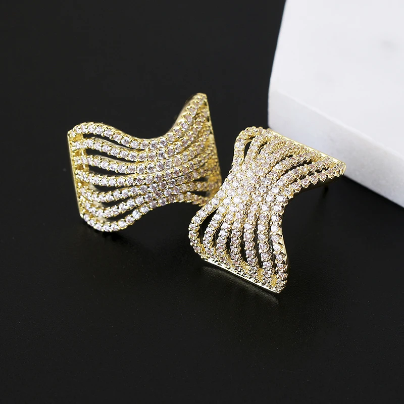 

VERY GIRL 2019 Fashion Cubic Zirconia Jewelry Gold Plating Hollow Wave Geometric Stud Earrings for Ladies Dubai Bridal Jewelry