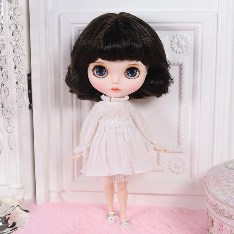 Кукла Blyth от ICY DBS с белыми кожаными суставами черными волосами и ручной росписью