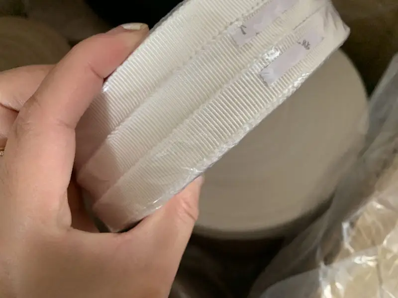 

Ширина 2 см, толстая лента цвета слоновой кости белого цвета, 300 ярдов, мягкая хлопковая матовая гладкая волнистая окантовка, горизонтальная лента с зернистой поверхностью