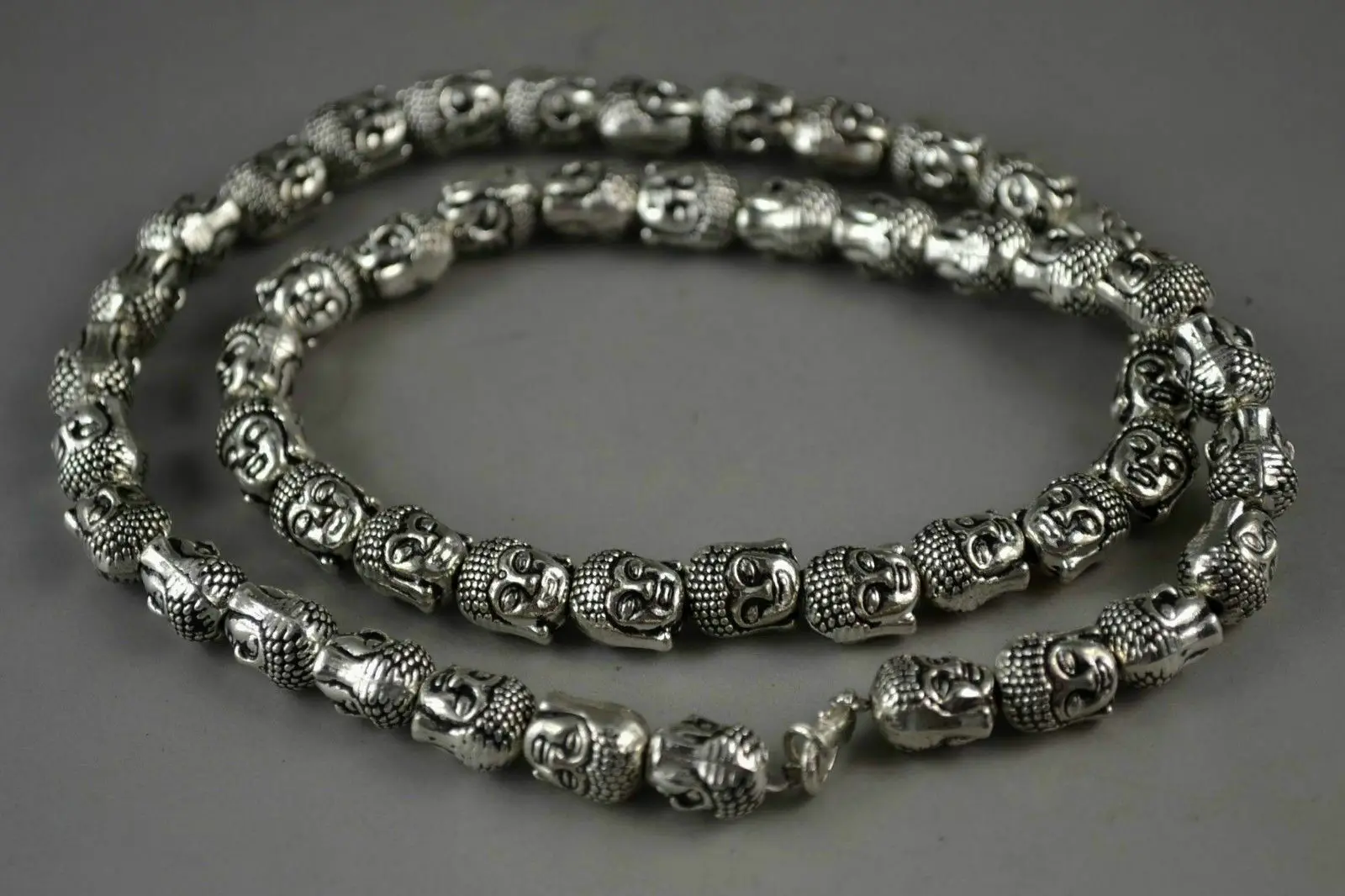 

Chinese Rare Old Miao Silver Carved Buddha Head Buddha Statue Good Lucky Necklace Buddhism Hand String Bracelet