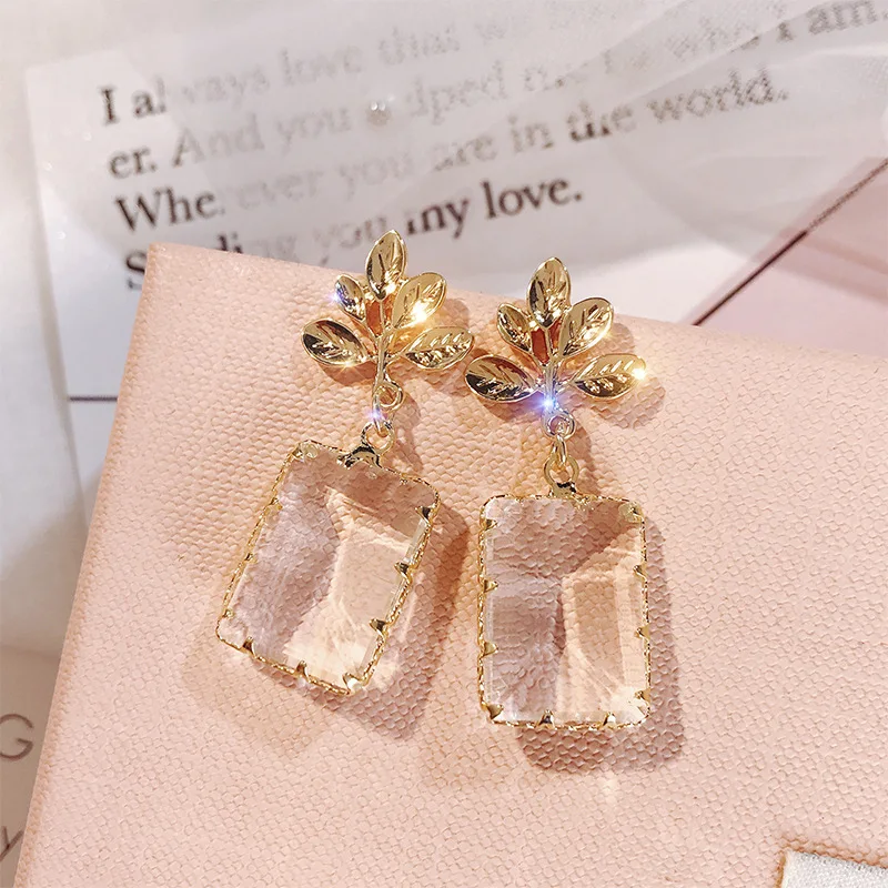 

Korean Personality Creative Stud Earrings For Women Jewelry 2019 Metal Leaf Shaped Transparent Zircon Crystal Earrings
