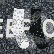 Paisley Floral Art Print Jacquard Black White Unisex Mens Sports Sneaker Designer Socks Wholesale