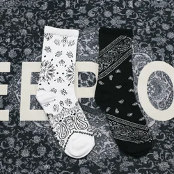 Paisley Floral Art Print Jacquard Black White Unisex Mens Sports Sneaker Designer Socks Wholesale