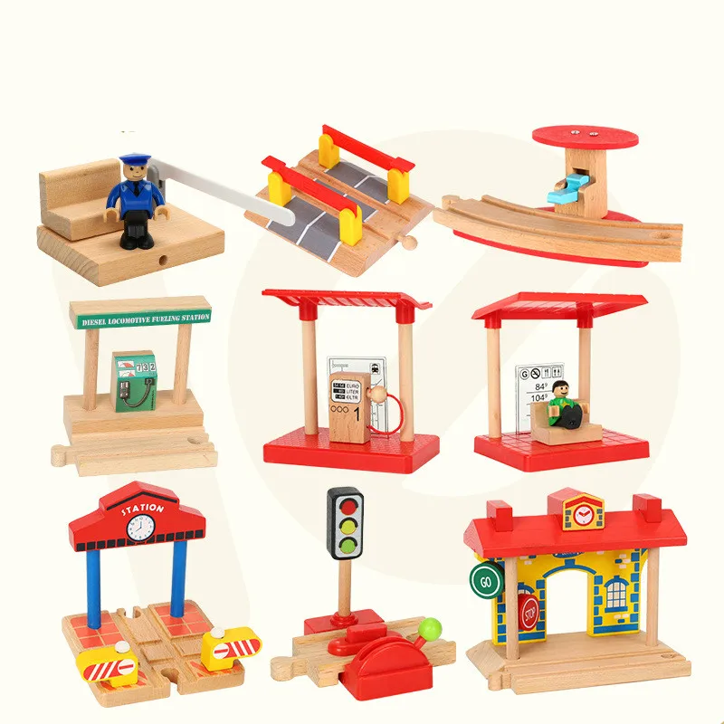 SAMOHTOY-Tren de madera pequeño para niños, estación de Gas, accesorios de ranura para carretera, juguete Original, regalos de Navidad, compatible con Thom como BIRO