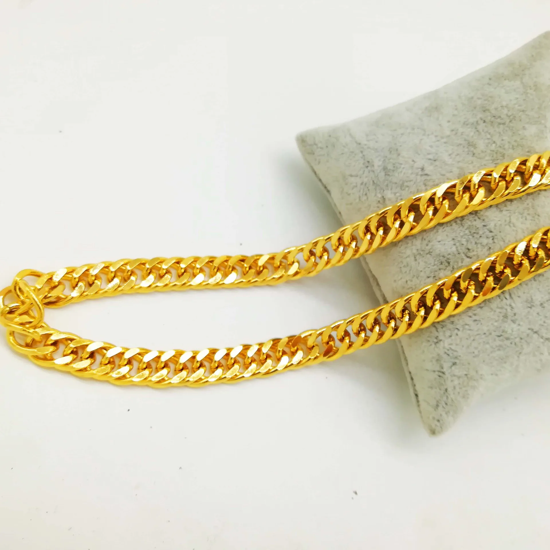 

Brass Gold Plated Cowboy Couples Necklace Manufacturers Wholesale Plated 24K Real Gold Overlord Necklace Brass Jewelry Processin