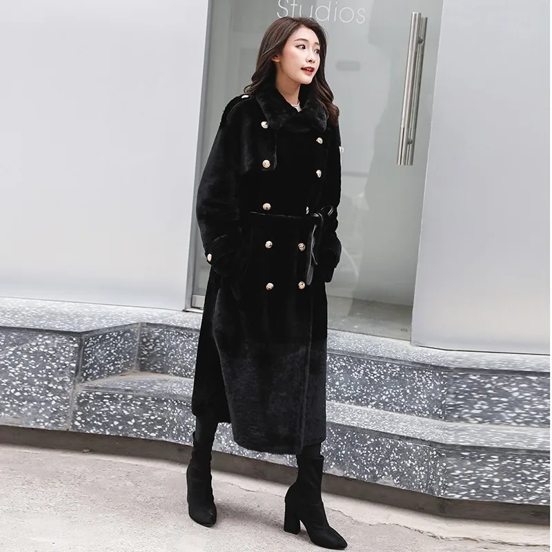 Рисунок 6 - Женское зимнее длинное пальто из натуральной овчины