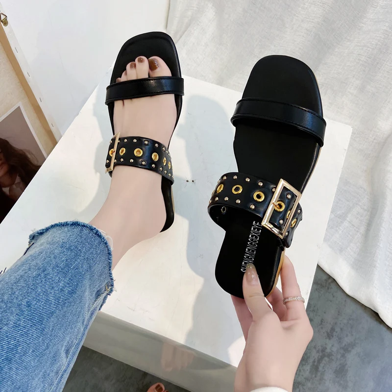 

Fashion Women Sandals 2020 New Metal Button Open Toe Suede Buckle Sexy Women Gladiator Flip Flop Rome Beach Sandals Summer Shoes