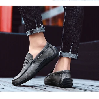 

Men's Leather Shoes Sneakers New Casual Shoes Fashion Men Shoes Breathable Outdoor Shoes British Slip on Shoes for Men ET827
