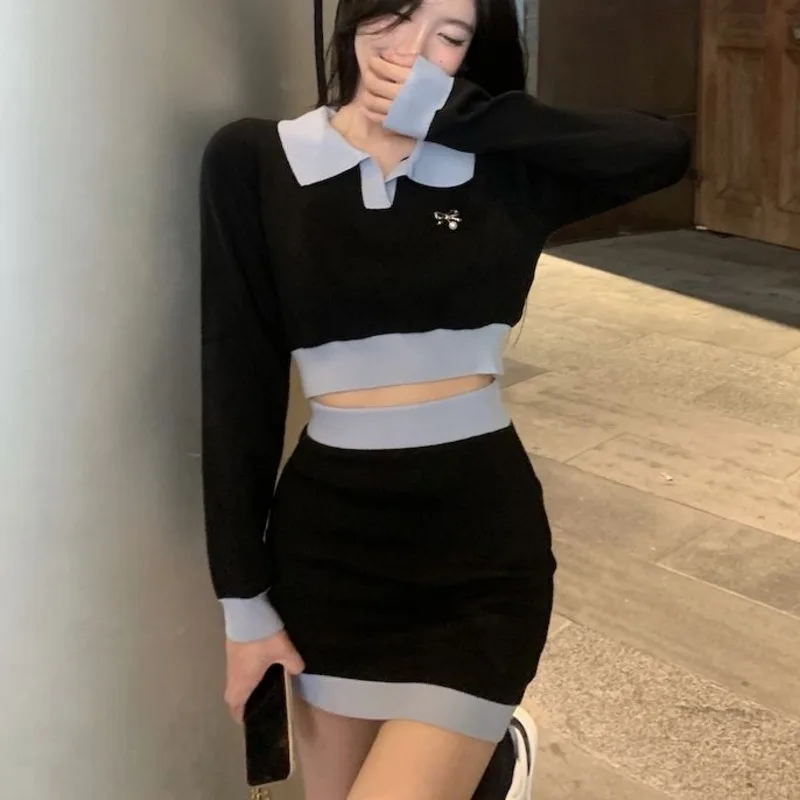 Женский трикотажный комплект из 2 предметов маленький яркий свитер и облегающая