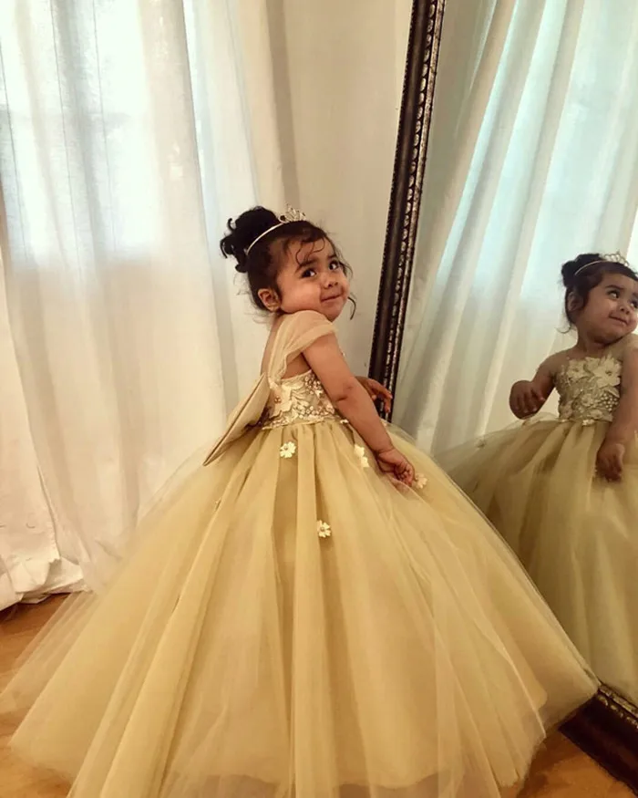 2019-gold-girls-pageant-dresses-square-neck-lace-appliqued-big-bow-cute-flower-girls-dress-modest-a-line-kids-party-gowns (1)