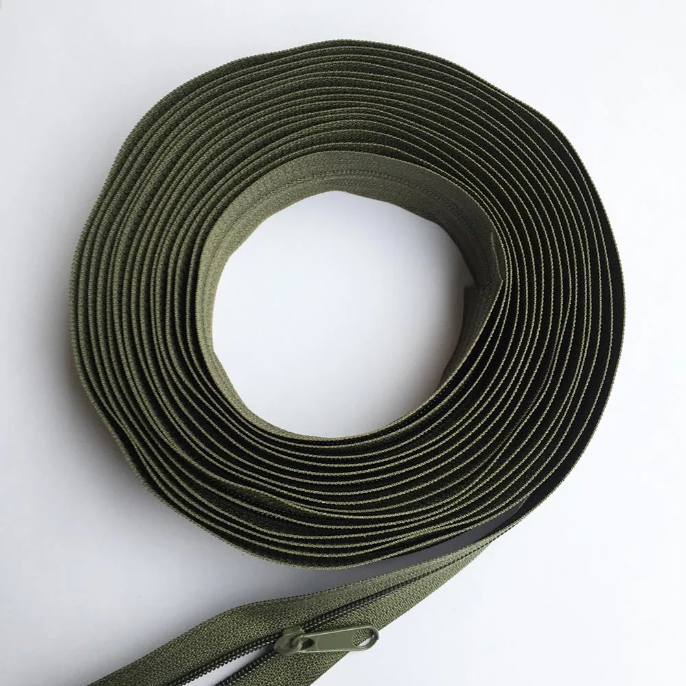 Durable Nylon Coil Zippers Roll with Assorted Sliders