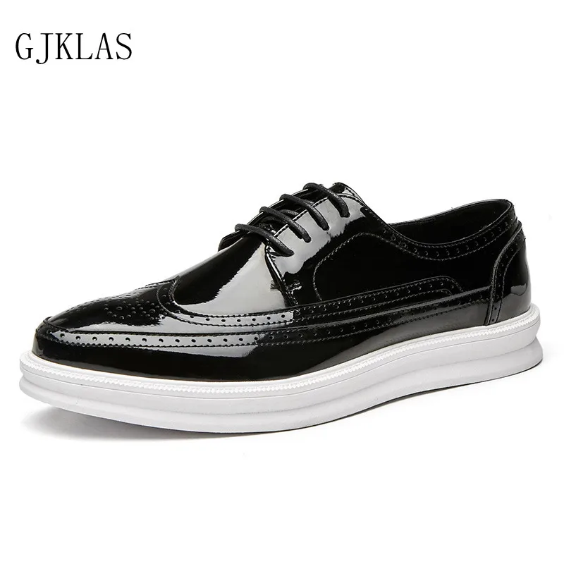

Brogue Patent Leather Casual Shoes Man Platform Loafers Black White Dress Italian Leather Shoes for Men Office Shoes Formal