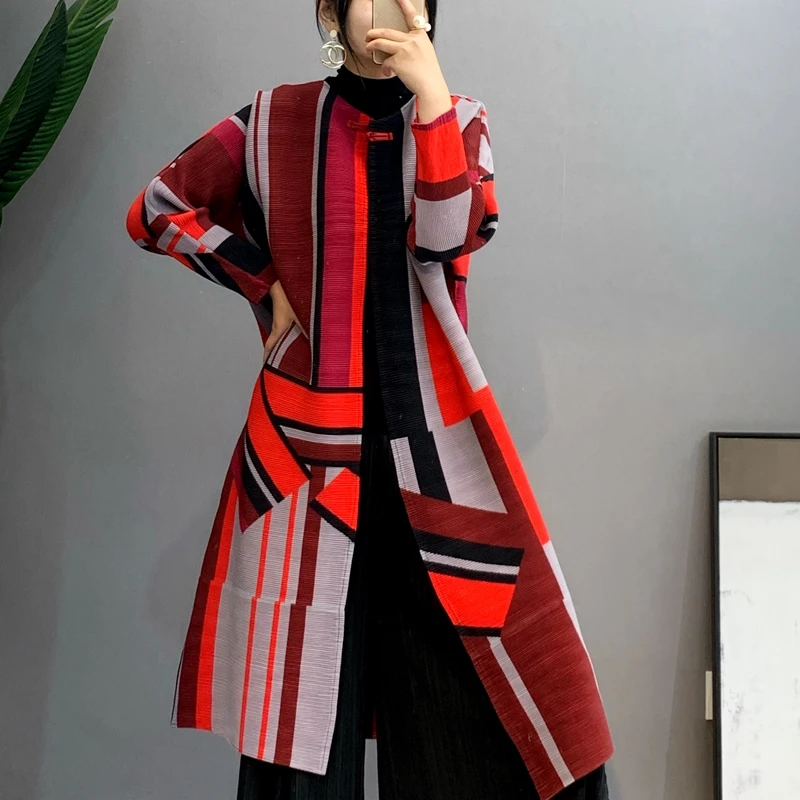 MIYAKE fold весенний и осенний Корейский темперамент Тренч большой размер свободная ветровка Женская длинная красная