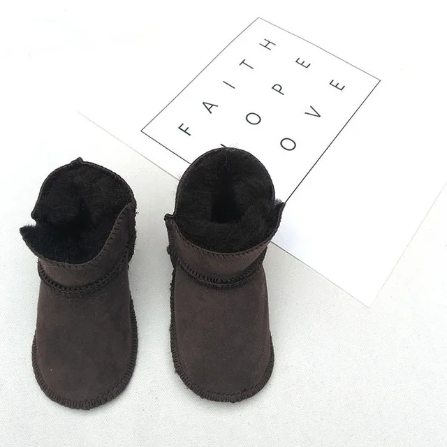 dark brown Ботинки для новорожденных девочек; зимние ботинки; кожаные ботинки с овечьим мехом для малышей; Botas; ботинки для младенцев; зимние ботинки для мальчиков; теплые Нескользящие ботинки ручной работы - Цвет: dark brown