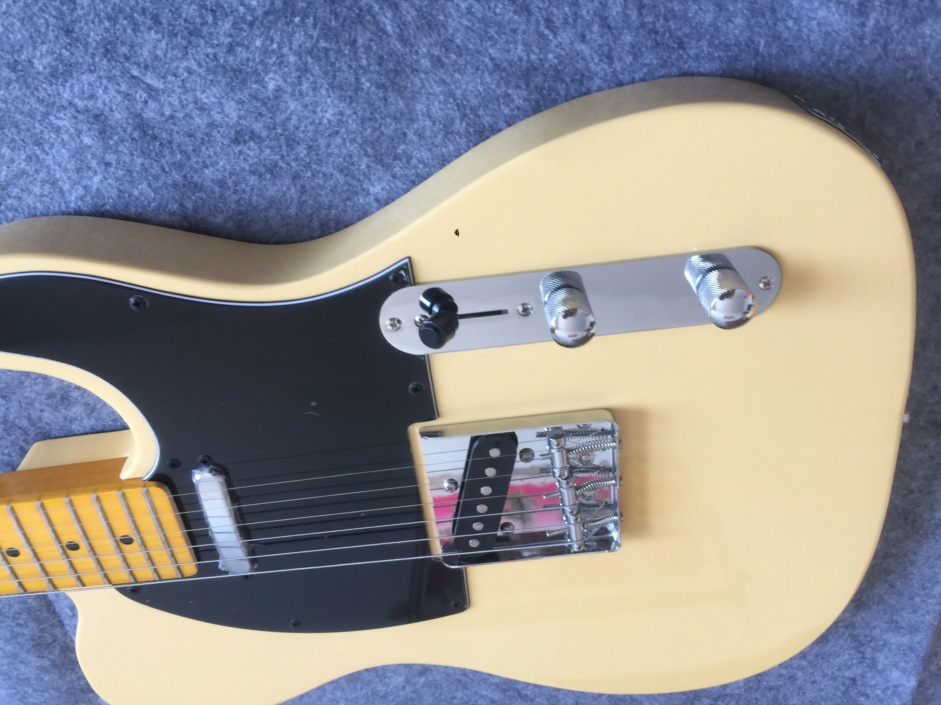 

Electric Guitar/Milk Black Protector High Quality Guitar/Customizable Chinese Electric Guitar