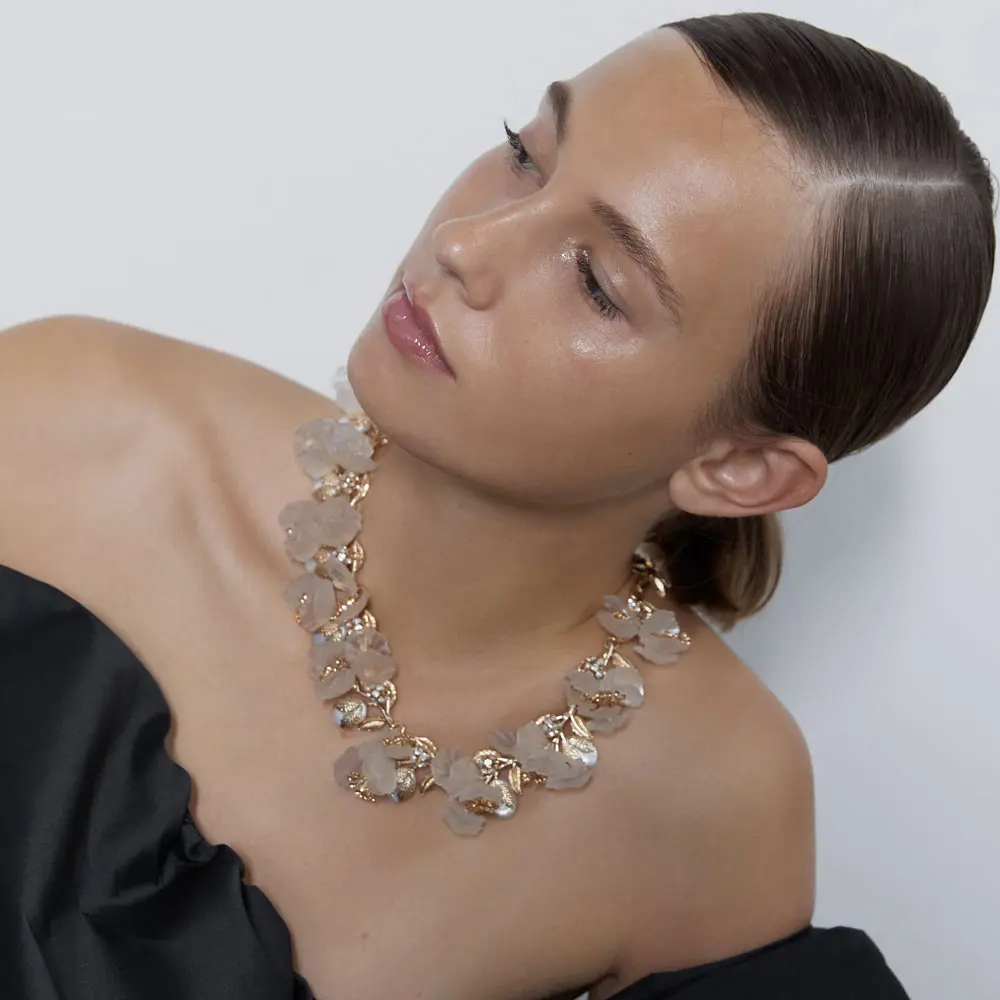 Girlgo Za дизайн Special Edition ожерелье из металлических цветов для Для женщин Роскошные кристаллами из эпоксидной смолы, колье-чокер Цепочки и ожерелья s свадебные украшения
