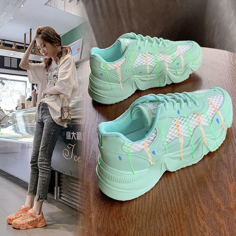 

Spring / Summer 2020 new casual sports shoes female students mesh versatile luminous casual shoes thick bottom old shoes Z819