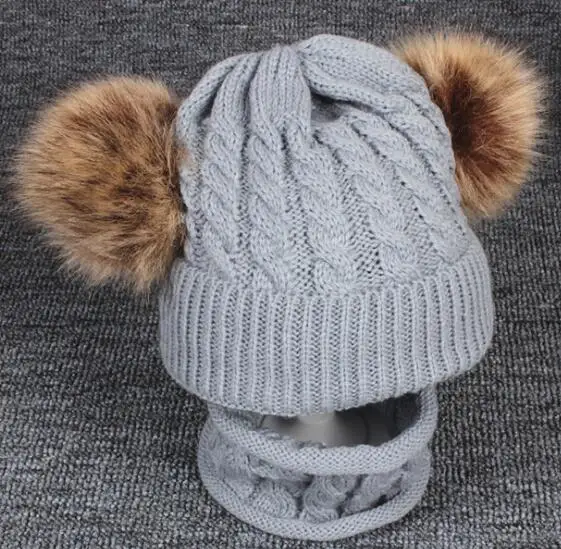 grey A Новая зимняя шапка, шарф, комплект для маленьких мальчиков и девочек детский хлопковый теплый Pom Poms твист рисунок: однотонный Цвет Милая Кепка в стиле унисекс с воротником комплект - Цвет: grey A