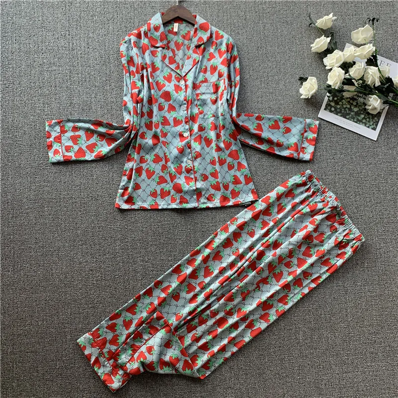 Милая женская пижама с принтом клубники атласный комплект длинными рукавами и