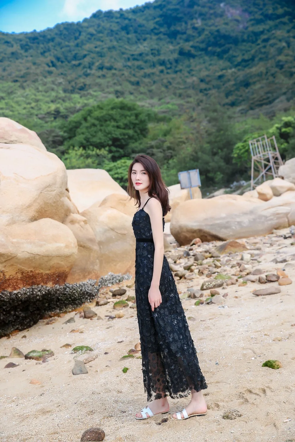 8848095072_1401310685