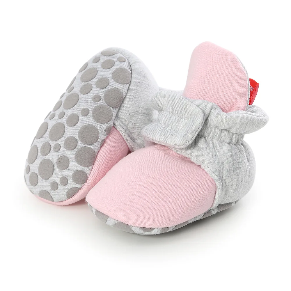 pink gray Носки для новорожденных; обувь для мальчиков и девочек; обувь со звездами для малышей; обувь для первых шагов; удобные хлопковые мягкие Нескользящие теплые детские ботиночки для малышей - Цвет: pink gray