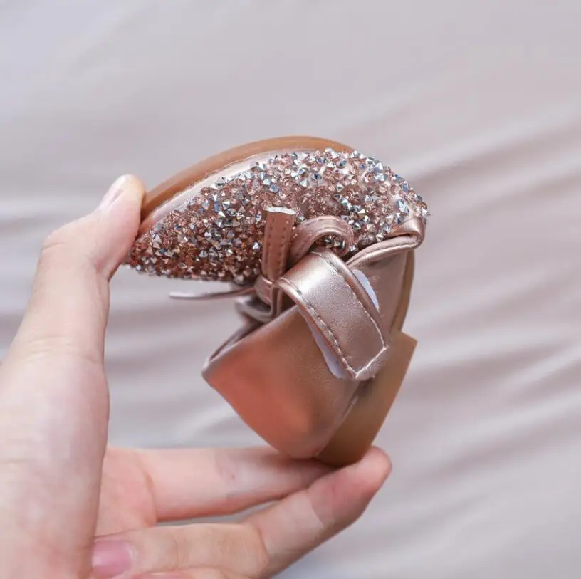 Весенняя детская обувь Танцевальные сандалии принцессы на Плоском Каблуке для