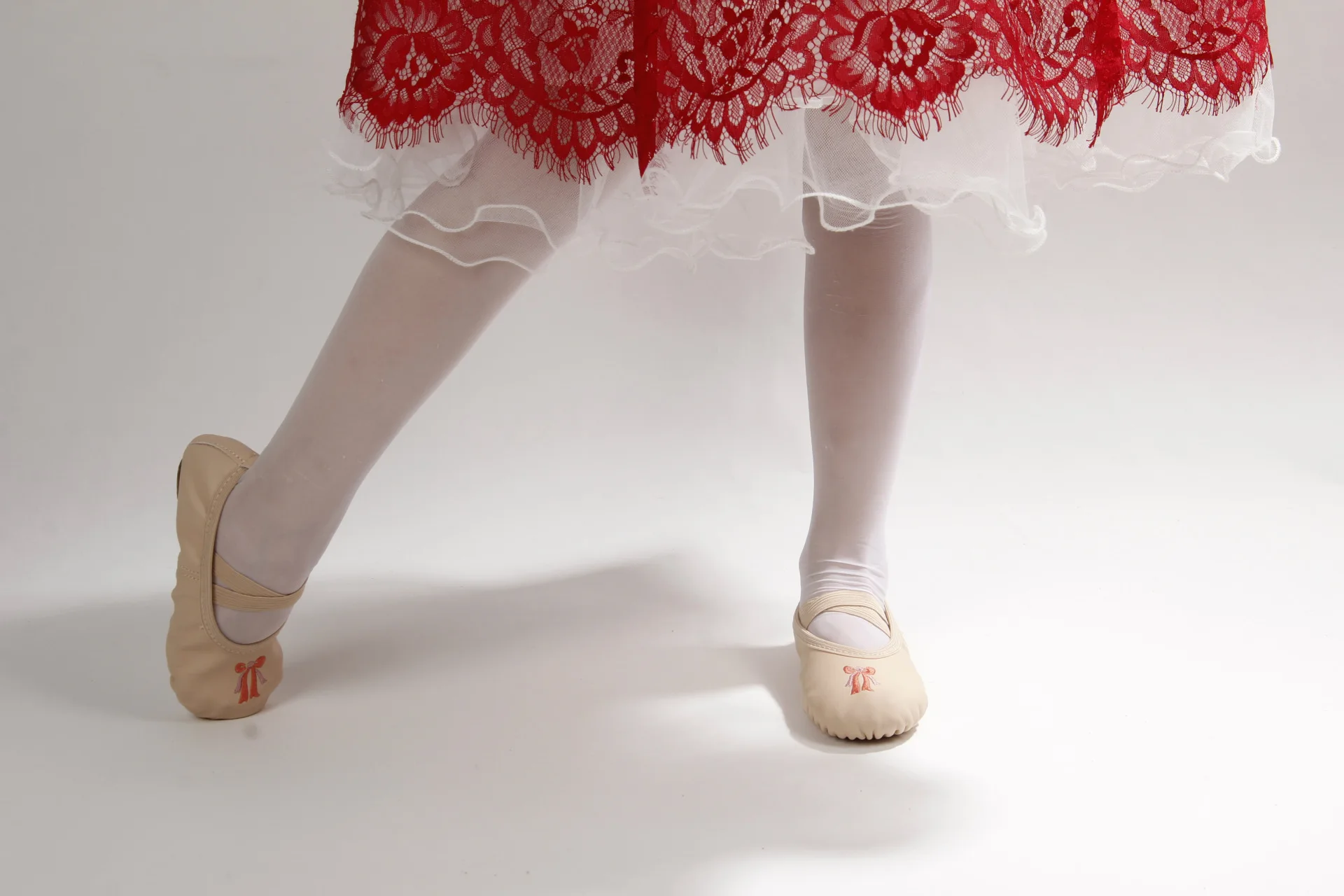 

Export South Korea Pu Litchi Ribbon Embroidered Ballet Shoes Dance Shoes New Products