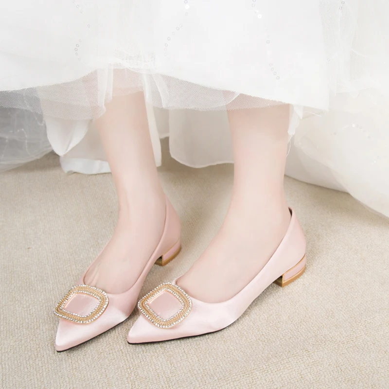

Red Low Heel Bride Shoes Women Chinese Style Wedding Shoes Women Shiny Crystal Pointed Toe Pumps Shoes Lady Silk Heels