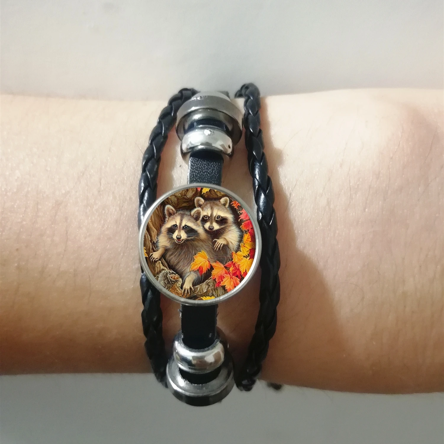 

2019 New Fashion Popular Cute Tree Hole Raccoon Rope Leather Woven Bracelet Lucky Bracelet