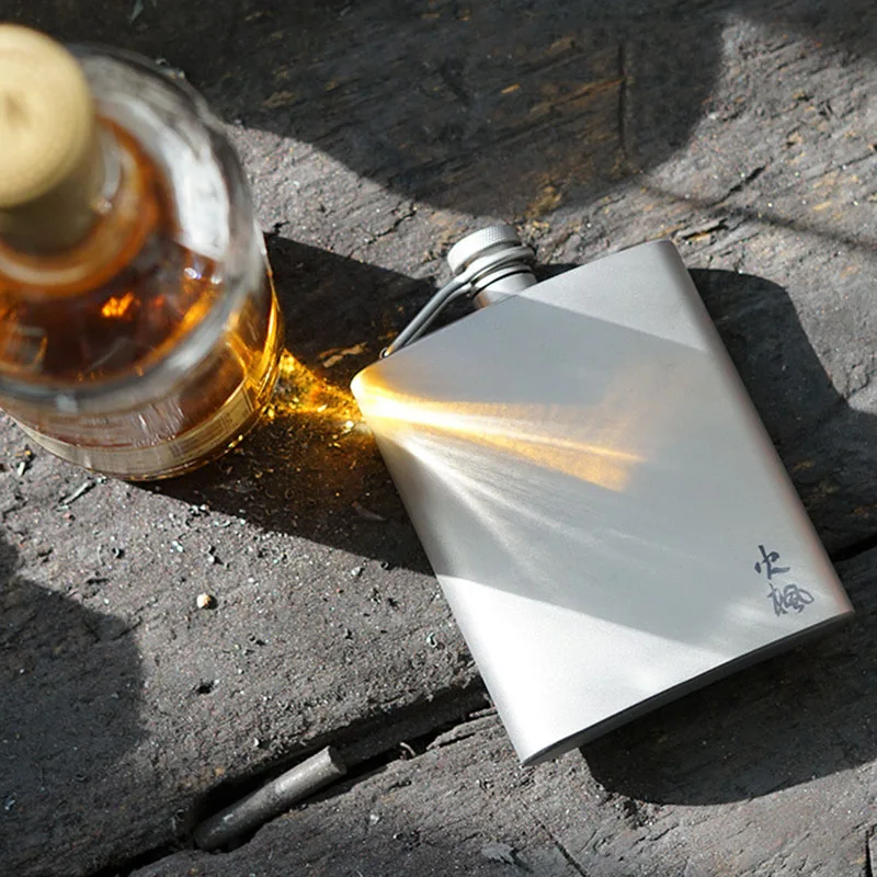

Travel Flask Ultralight Wine Bottle Mini High Strength Titanium Portable 200ml Mountain Climbing