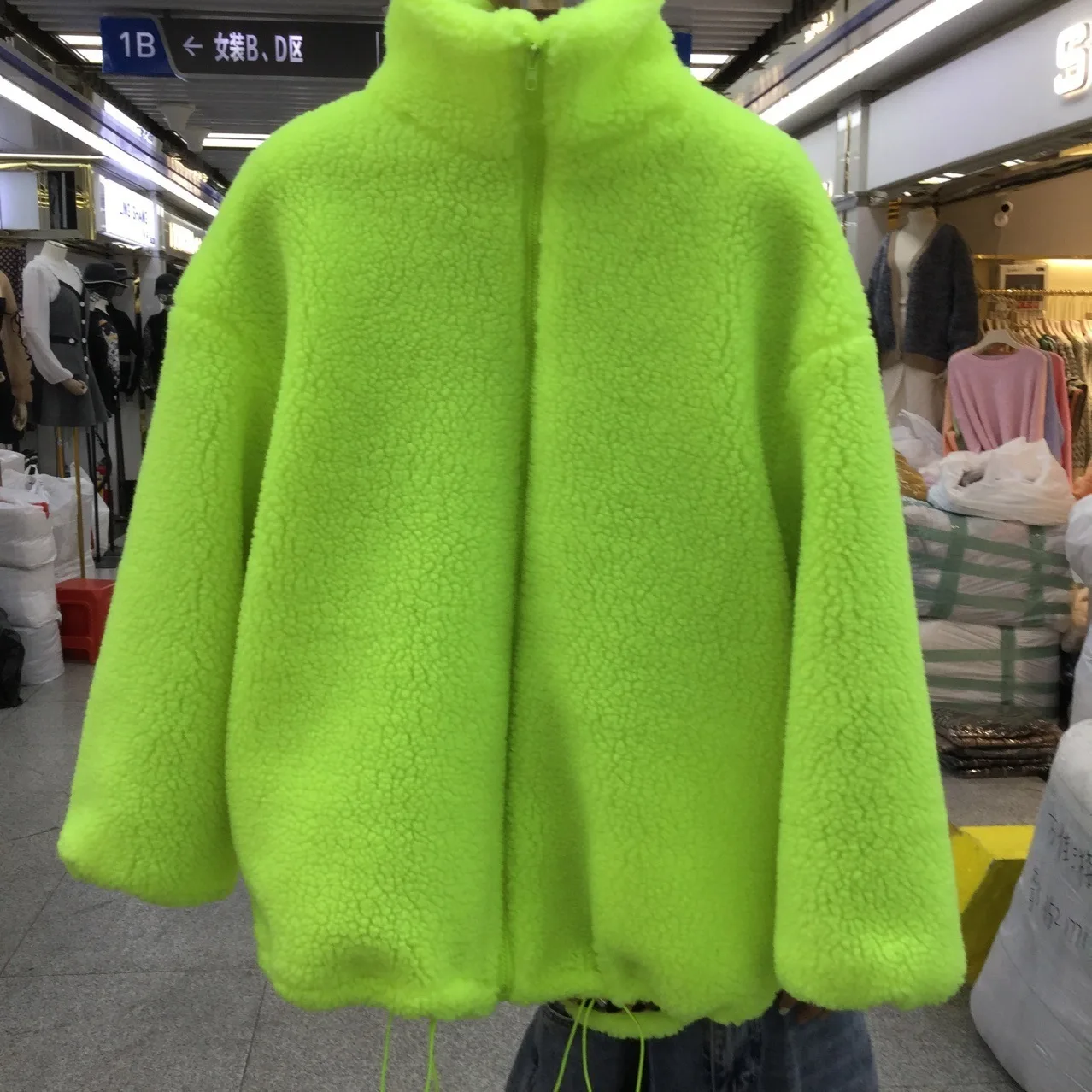Флуоресцентный зеленый плюшевый медведь, куртка, пальто для женщин, зимняя, леопардовая,, толстая, теплая, негабаритная, верхняя одежда для женщин, искусственная овечья шерсть, пальто HH42