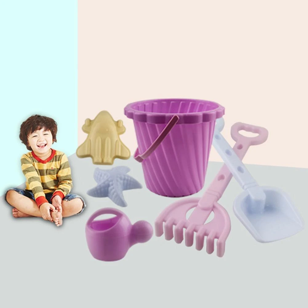 beach bucket with sprinkler