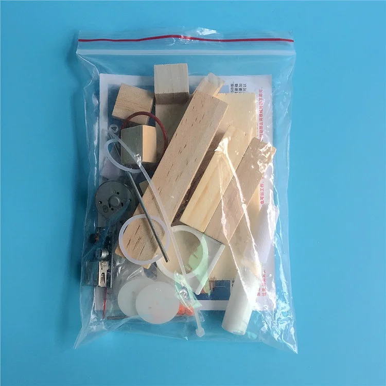 

Young STUDENT'S Homemade Small Generator Invention Science And Technology Hand-cranking for Making Physical Toy Have Assembled M