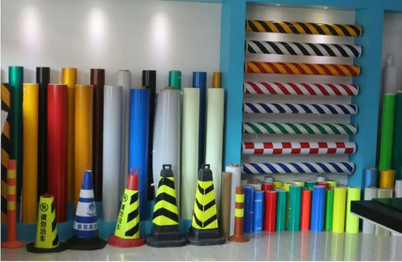 Material autoadesivo reflexivo do sinal do tráfego