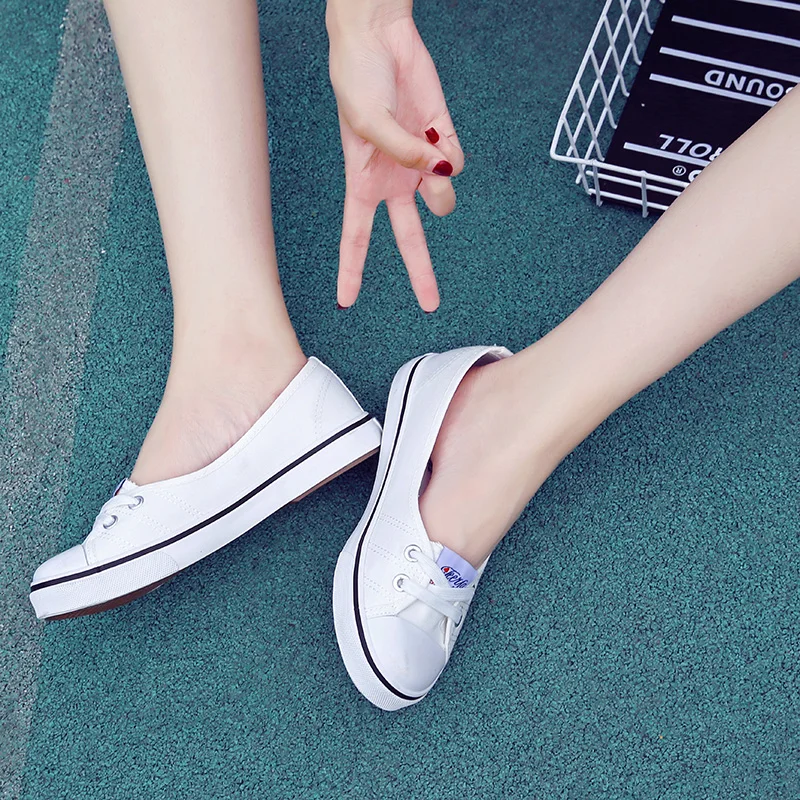 Spring light canvas shoes women shoes slip-on Korean tide students set foot peda