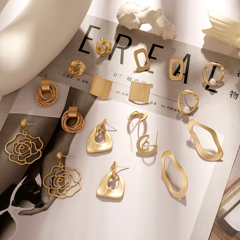 Винтажные минималистичные Стильные Металлические панковские серьги-гвоздики, новые темпераментные серьги гиперболы для женщин, изготовление ювелирных изделий