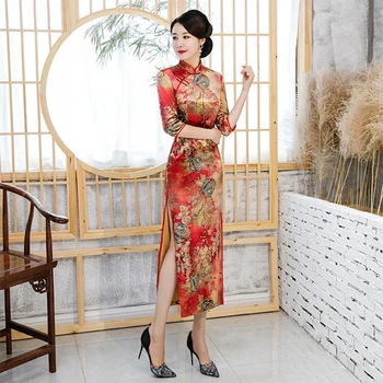 

Cheongsam middle-aged female mother 2019 new improved version gold velvet long paragraph seven-point sleeve stage show cheongsam