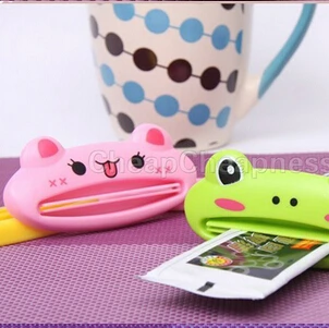 

1PC Bathroom Home Cartoon Tube Rolling Holder Squeezer Easy Toothpaste Dispenser Toothbrush Holders Sanitary Ware Accessories